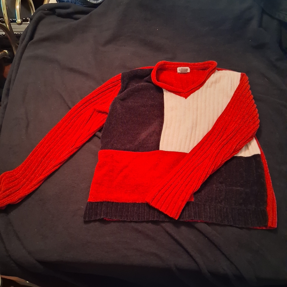 Classic Elements V-Neck Colorblock Sweater - Red, Black, Cream